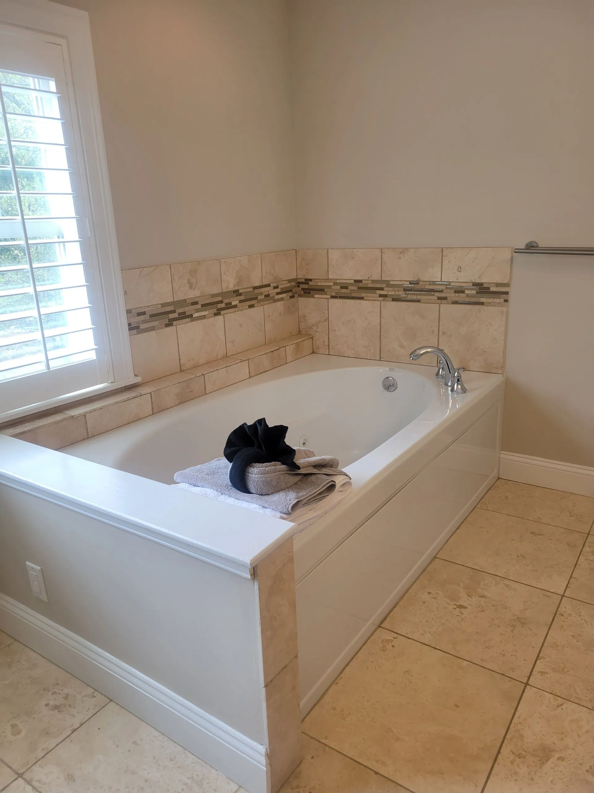 Deep Bathtub and Tile Cleaning in Southington, CT