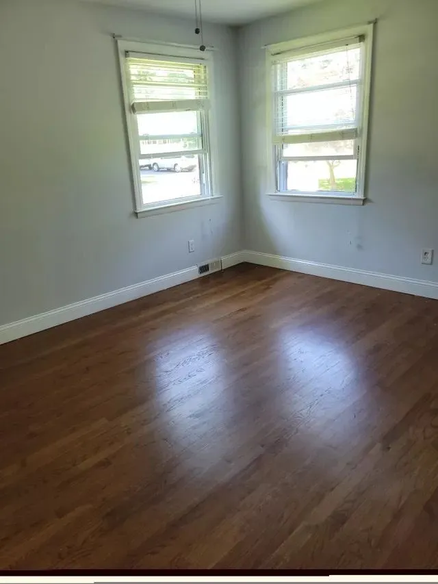 Clean room interior in Southington, CT after professional house cleaning